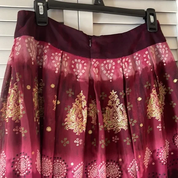 K Petite Burgundy/Green Sparkly Gold Lined Skirt - Picture 6 of 7